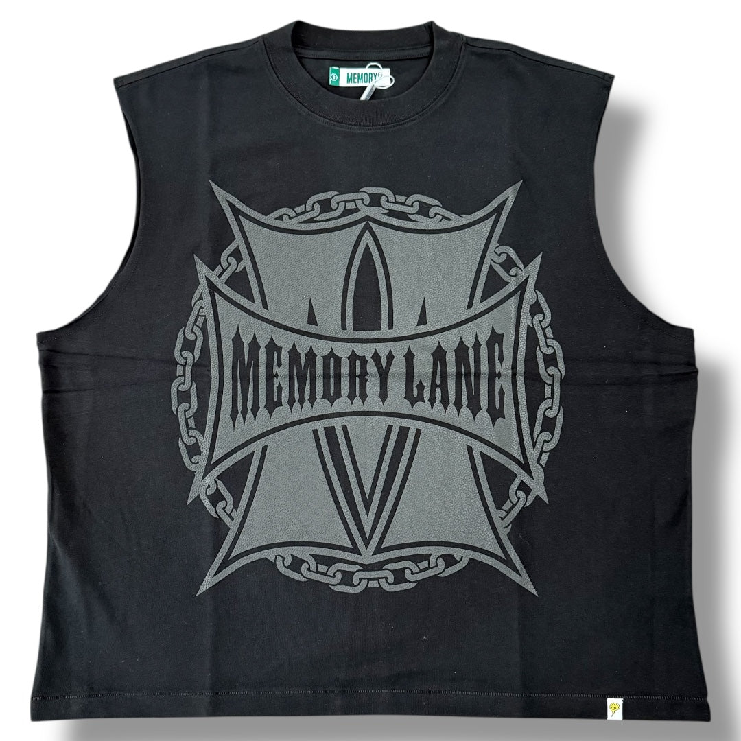 M SHIELD SLEEVELESS CROP TEE