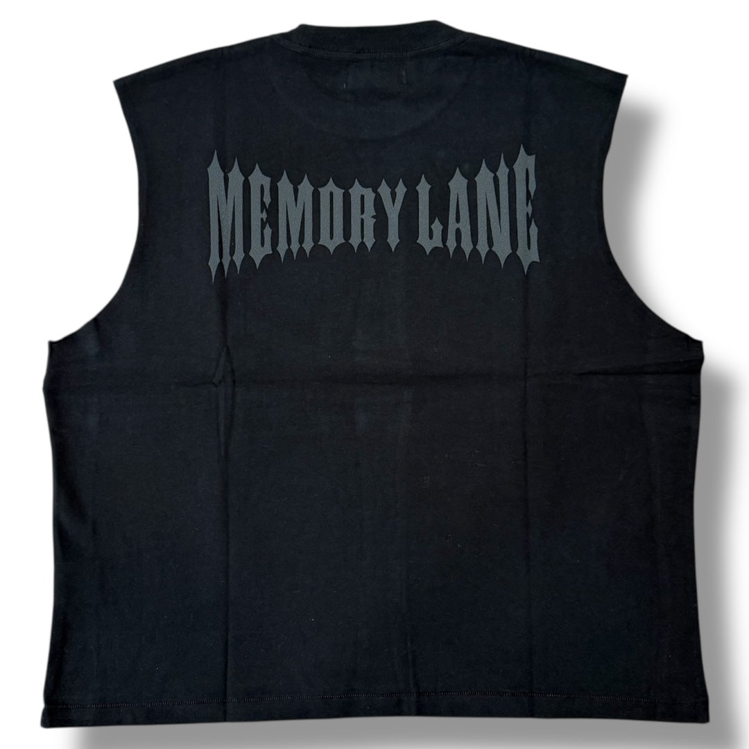 M SHIELD SLEEVELESS CROP TEE